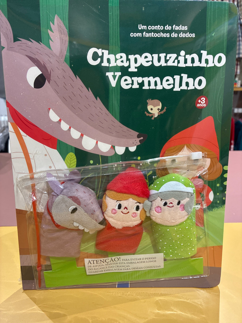 Um conto de fadas com fantoches de dedos