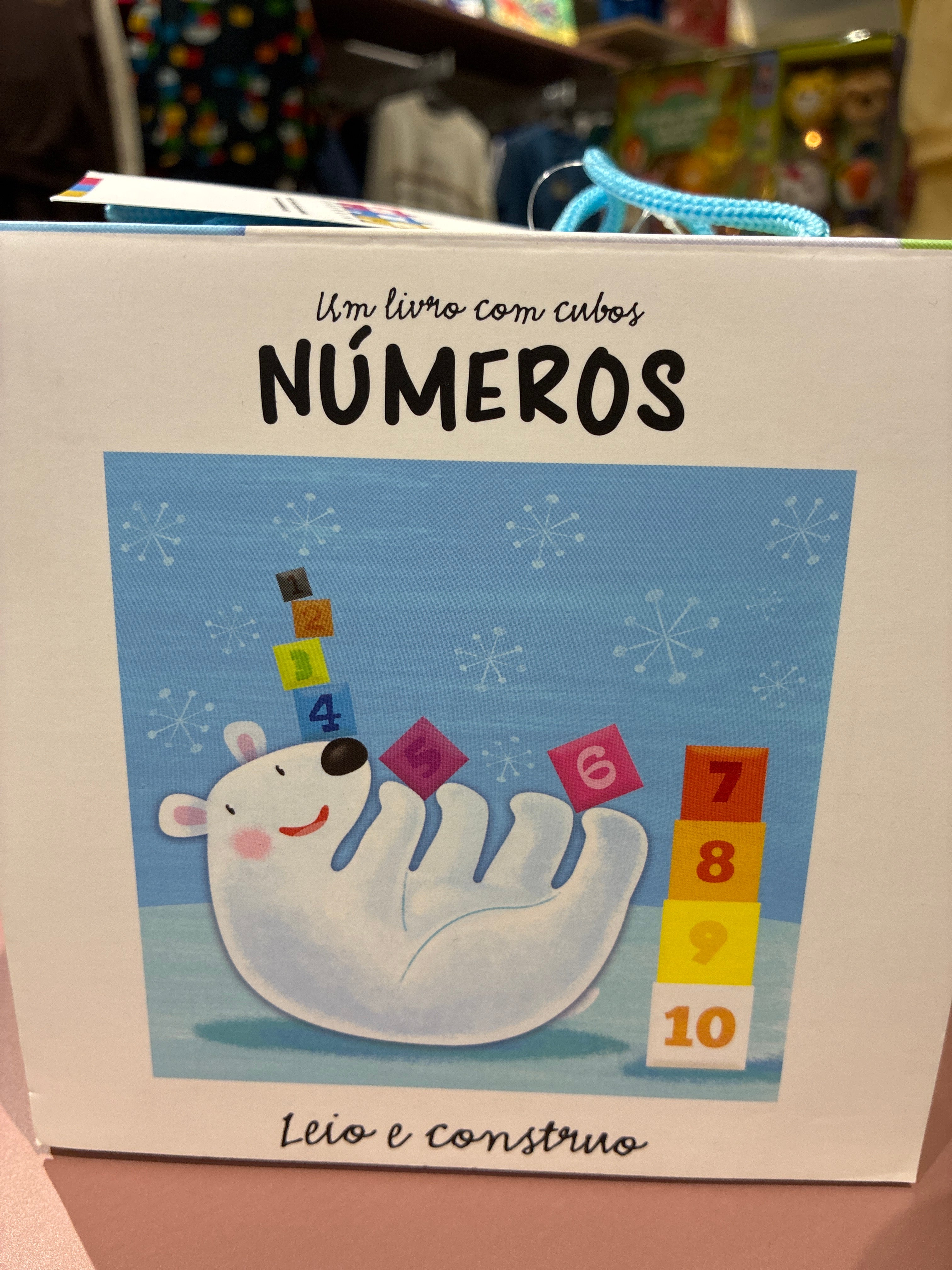 Um livro com cubos