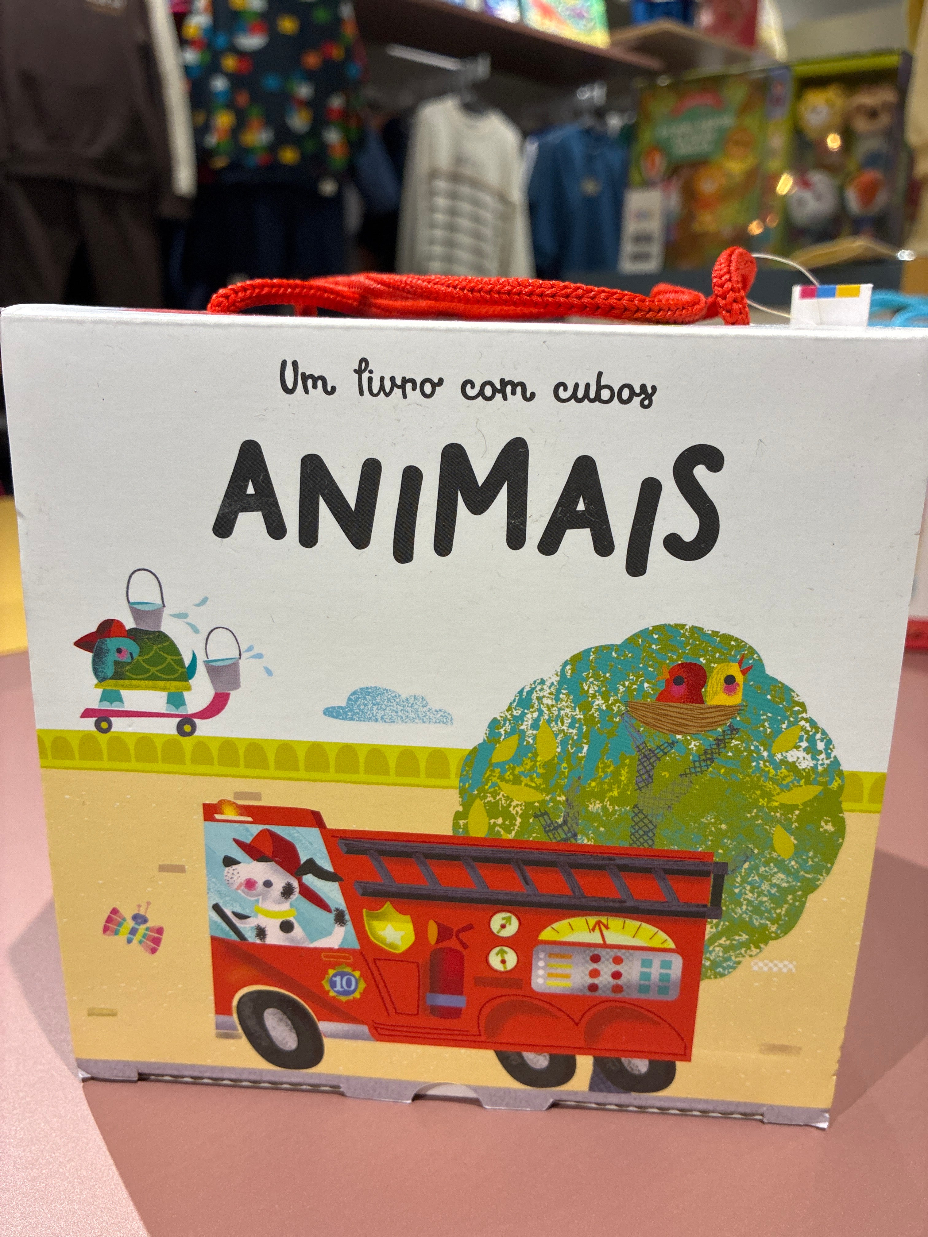 Um livro com cubos