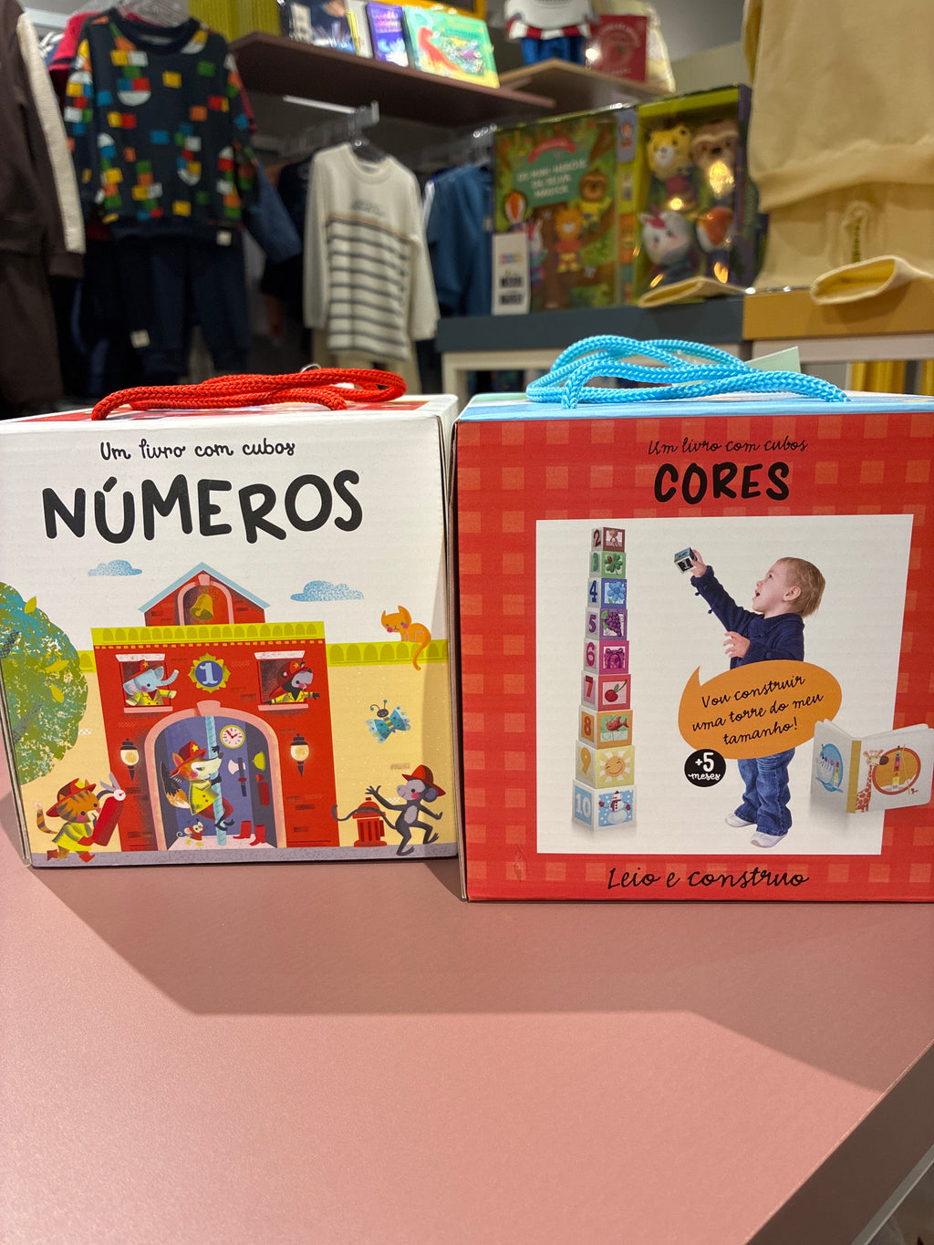 Um livro com cubos