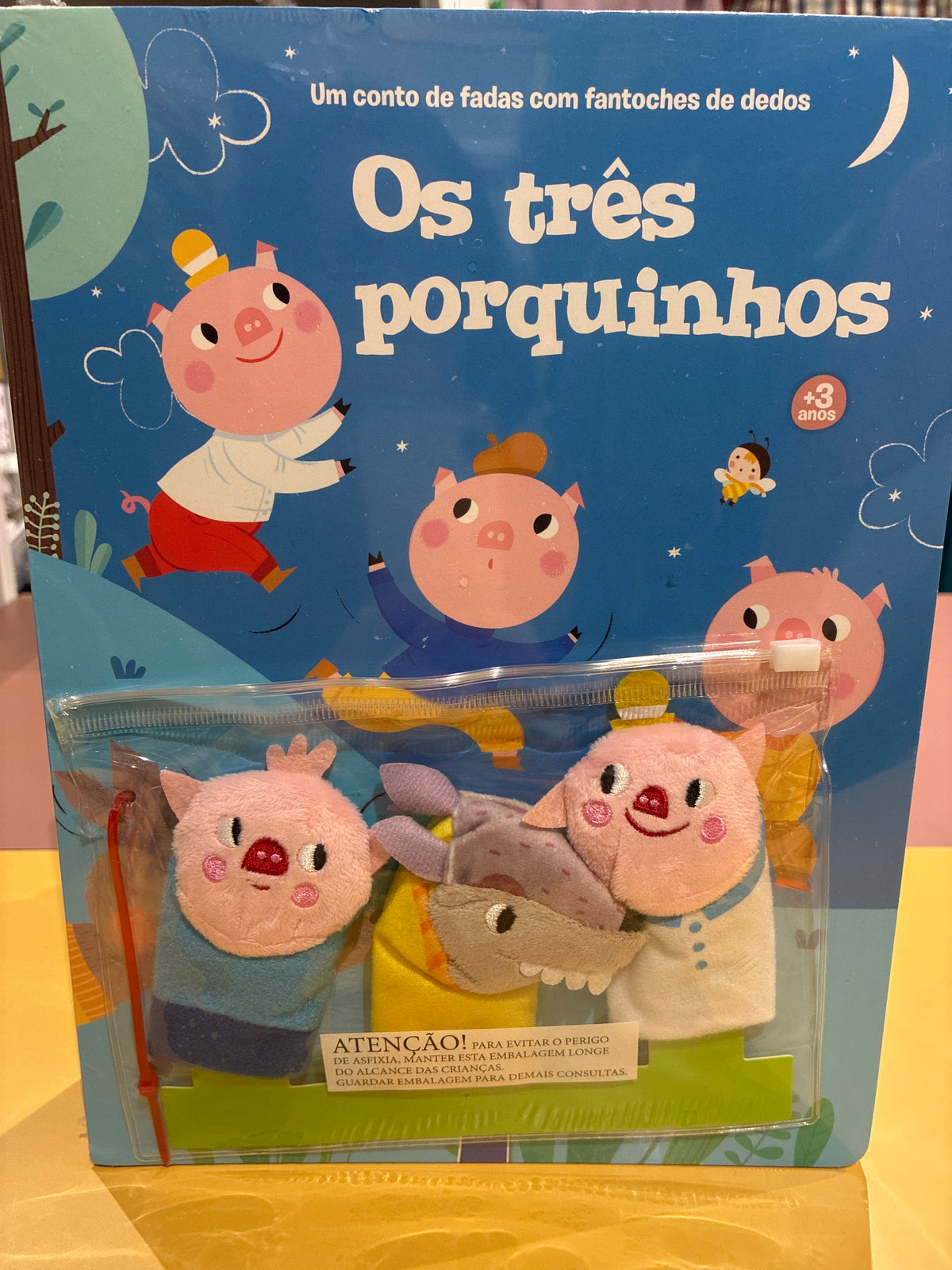 Um conto de fadas com fantoches de dedos