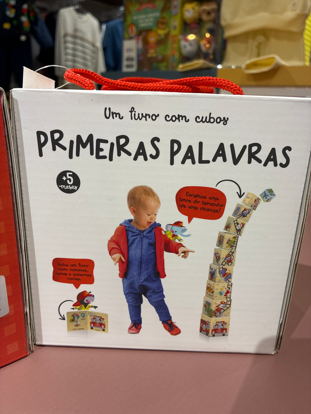 Um livro com cubos
