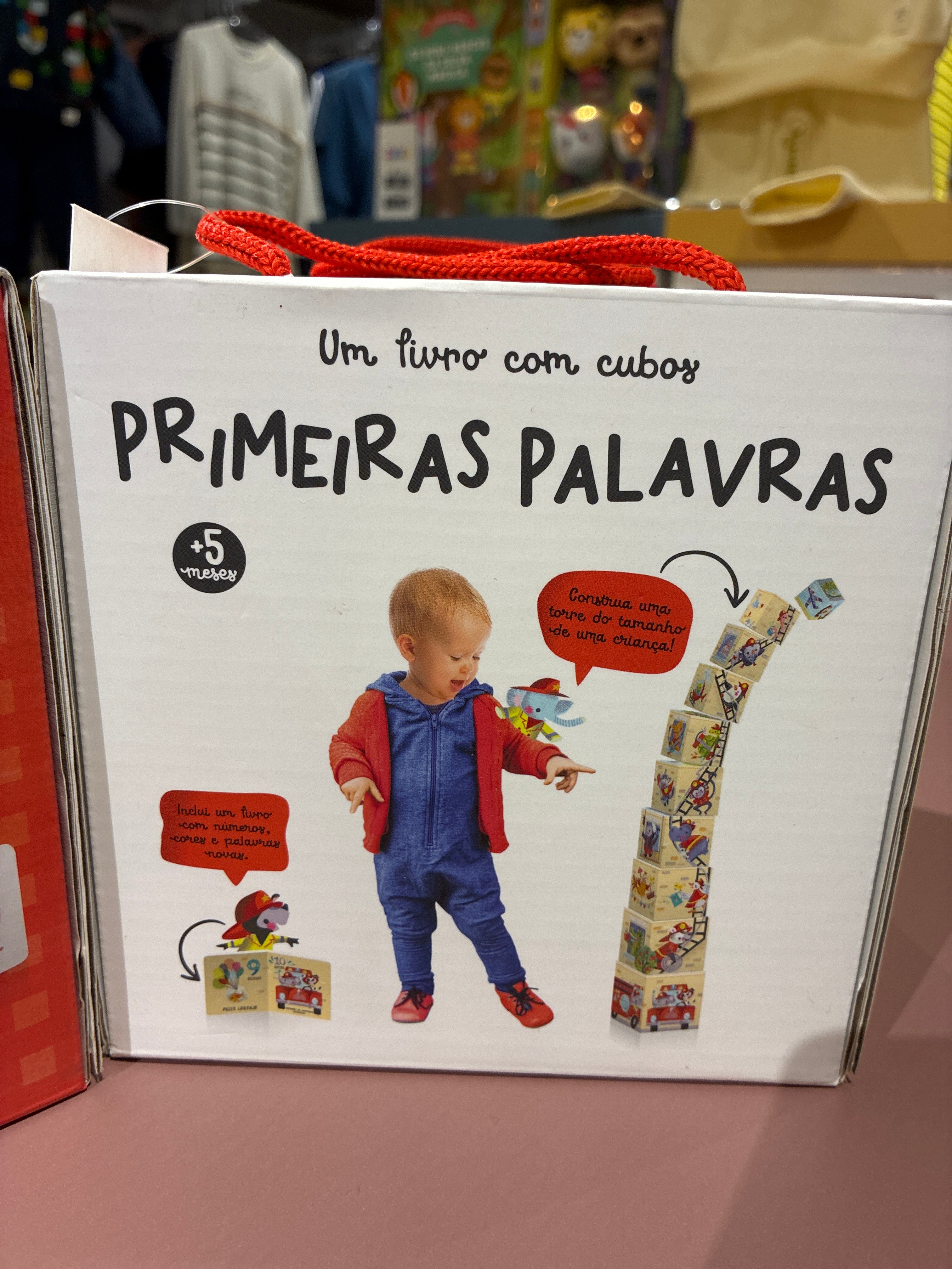 Um livro com cubos